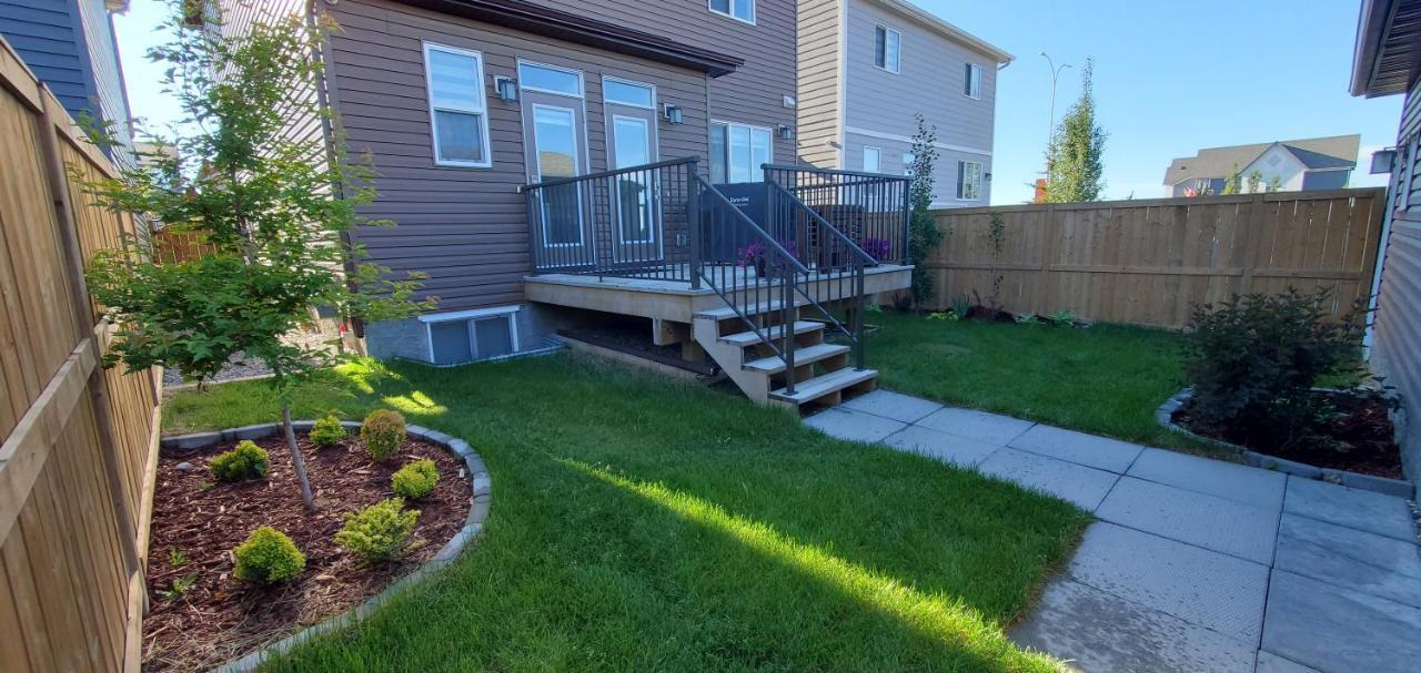 Delightful 1-Bedroom Private Suite In A New Home YYC Kültér fotó