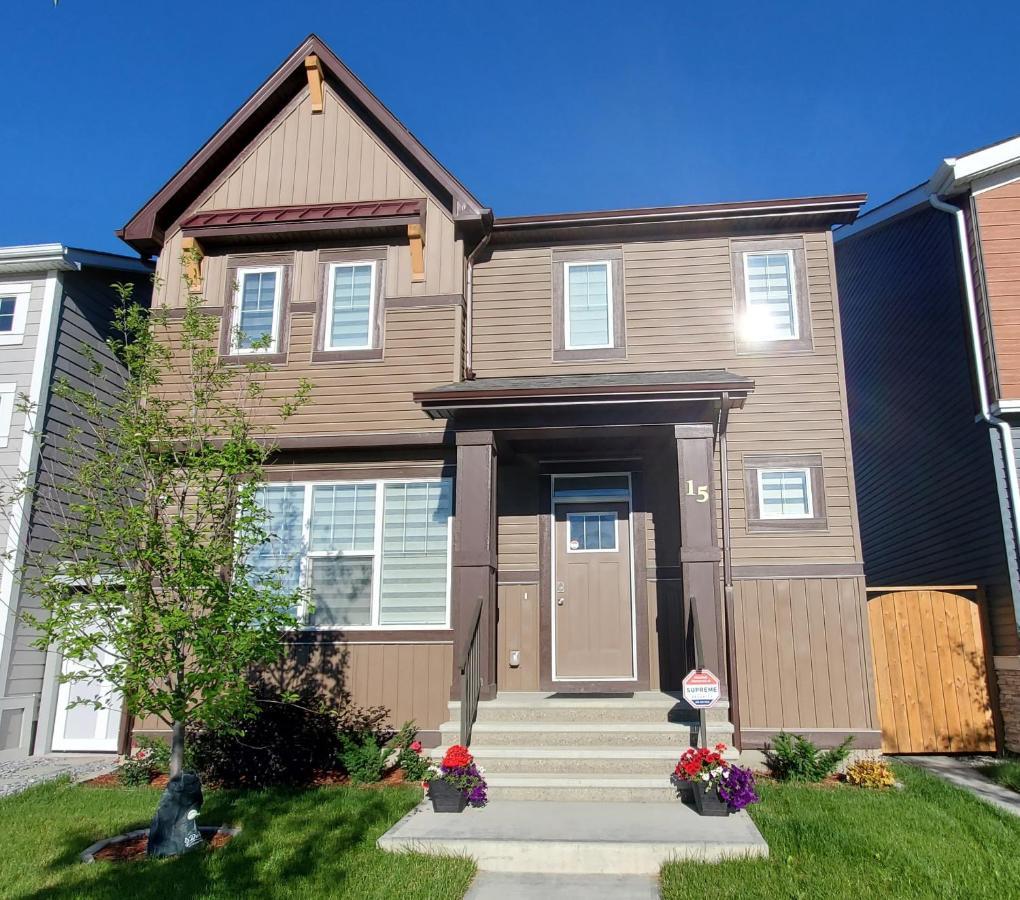 Delightful 1-Bedroom Private Suite In A New Home YYC Kültér fotó