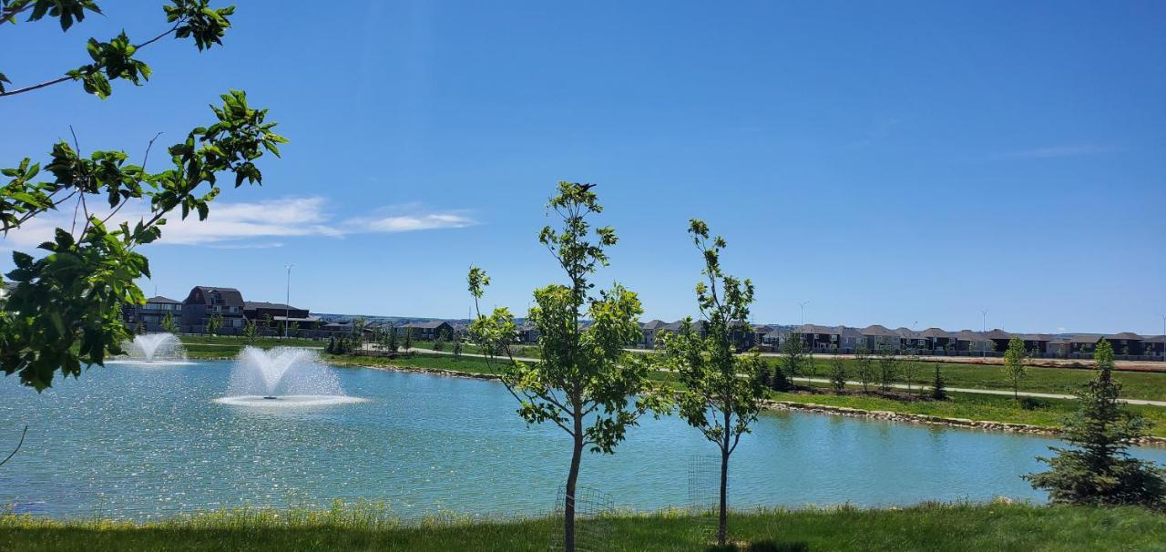 Delightful 1-Bedroom Private Suite In A New Home YYC Kültér fotó