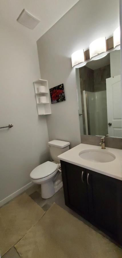 Delightful 1-Bedroom Private Suite In A New Home YYC Kültér fotó